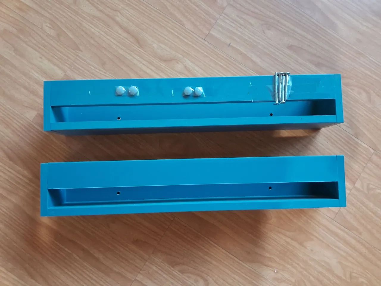 Prateleiras de livros e nichos azul na cor reller - Foto 4