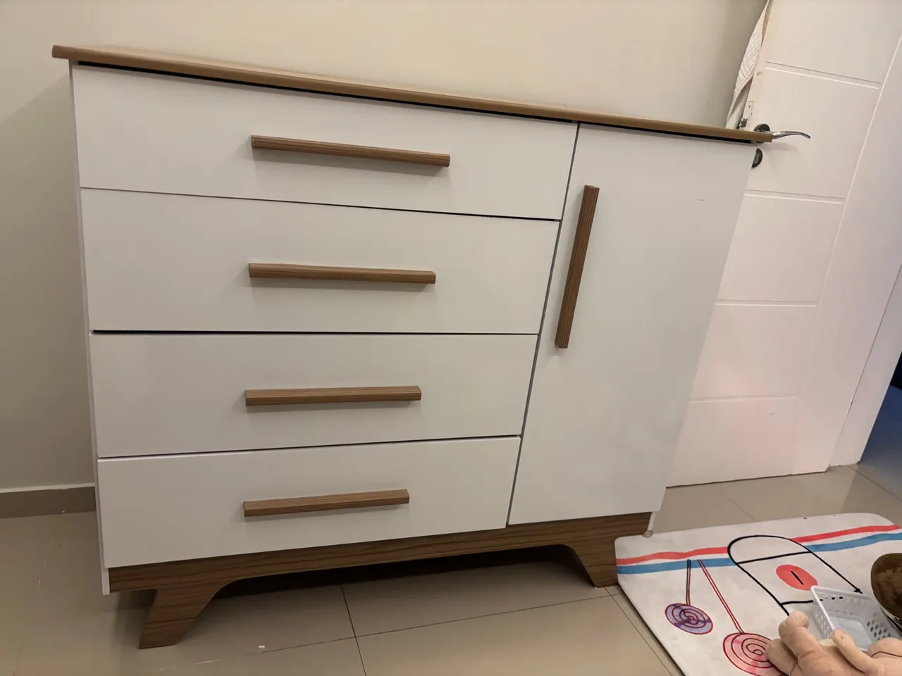 Cômoda Jolie Retrô 100% MDF - 4 Gavetas + 1 Porta