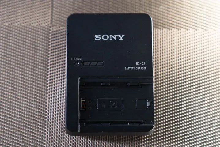 Carregador Sony Bc-qz1 para Bateria Np-fz100 Original