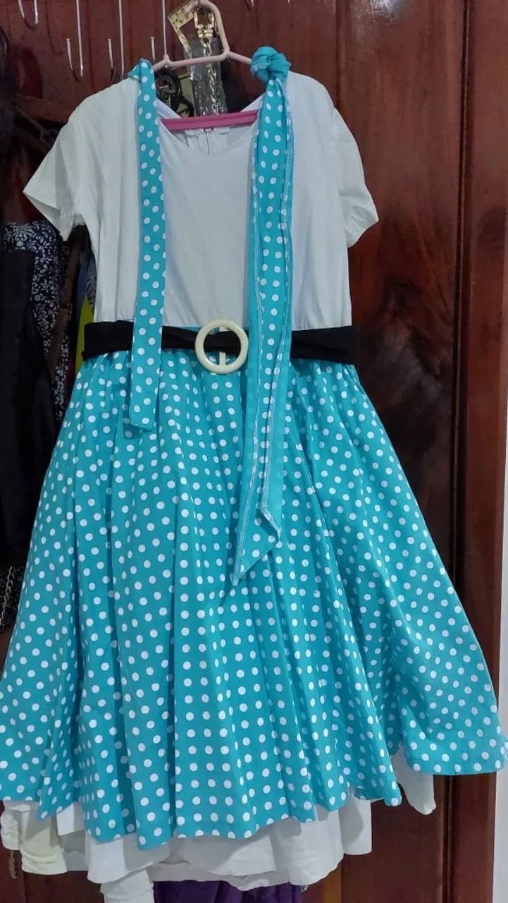 Vestido vintage rodado com poá