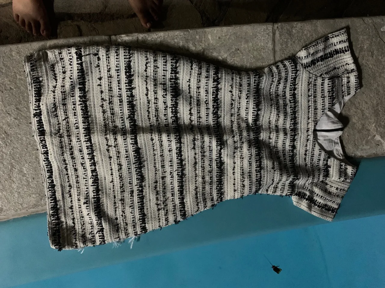 Vestido preto e branco listrado
