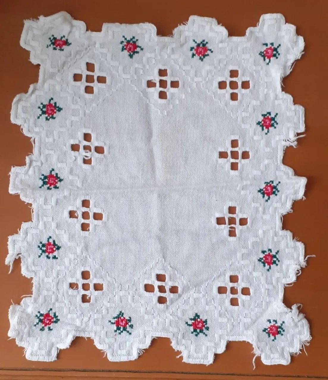 Toalha de Bandeja bordada