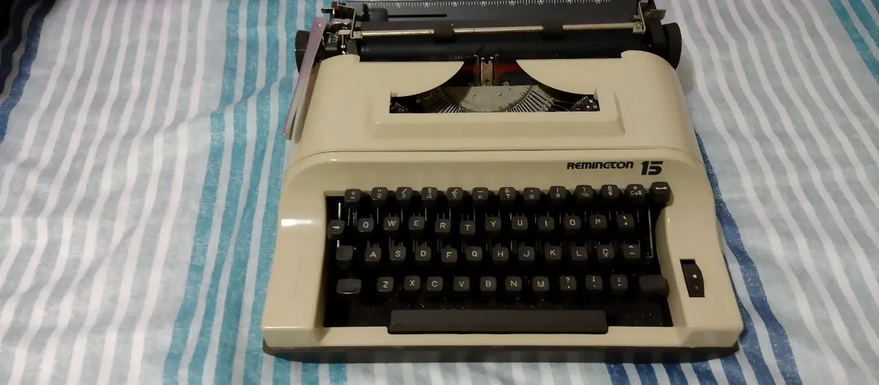 Máquina de escrever Remington 15