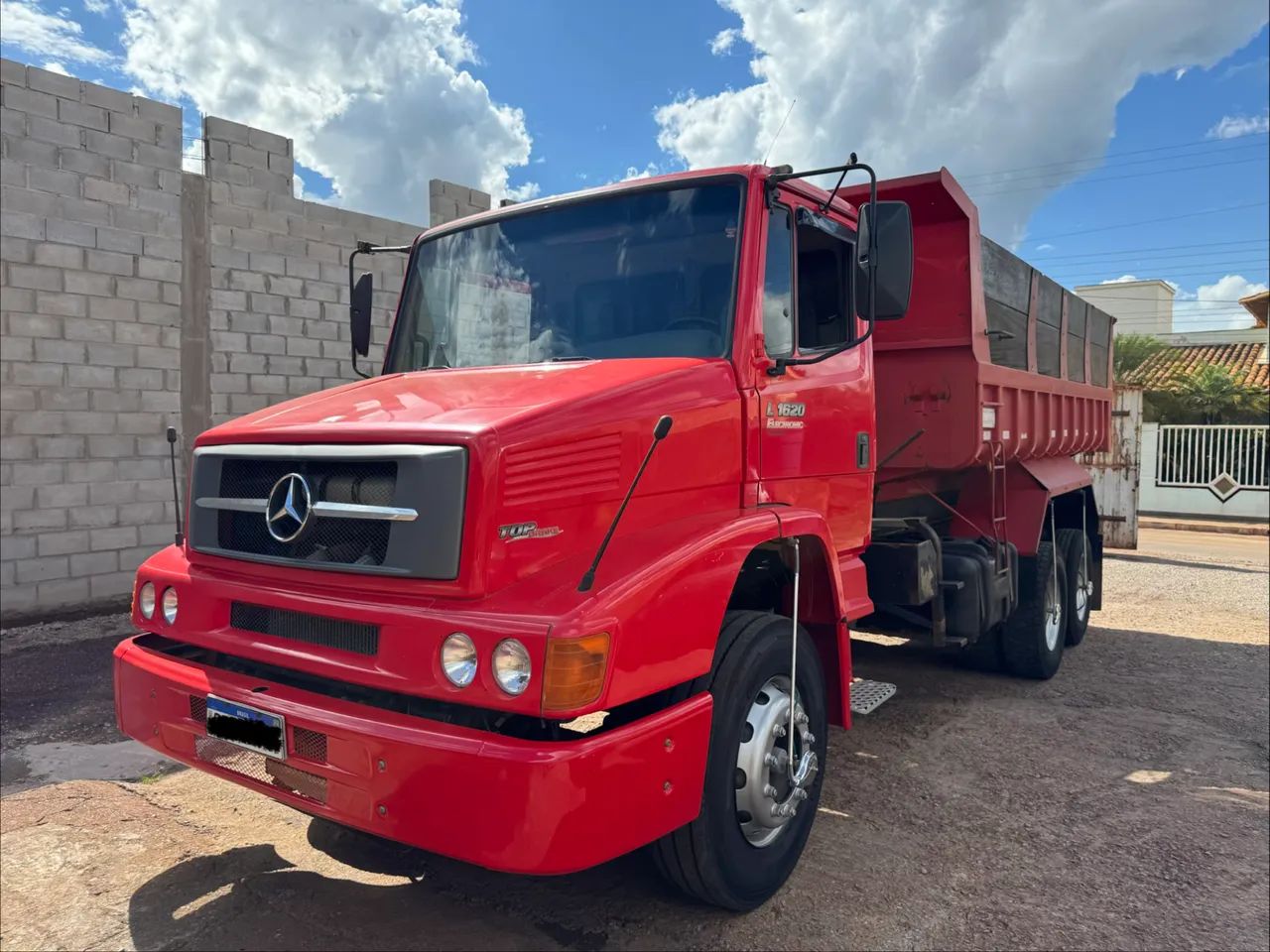 Caminhão Mercedes Benz 1620 Caçamba 