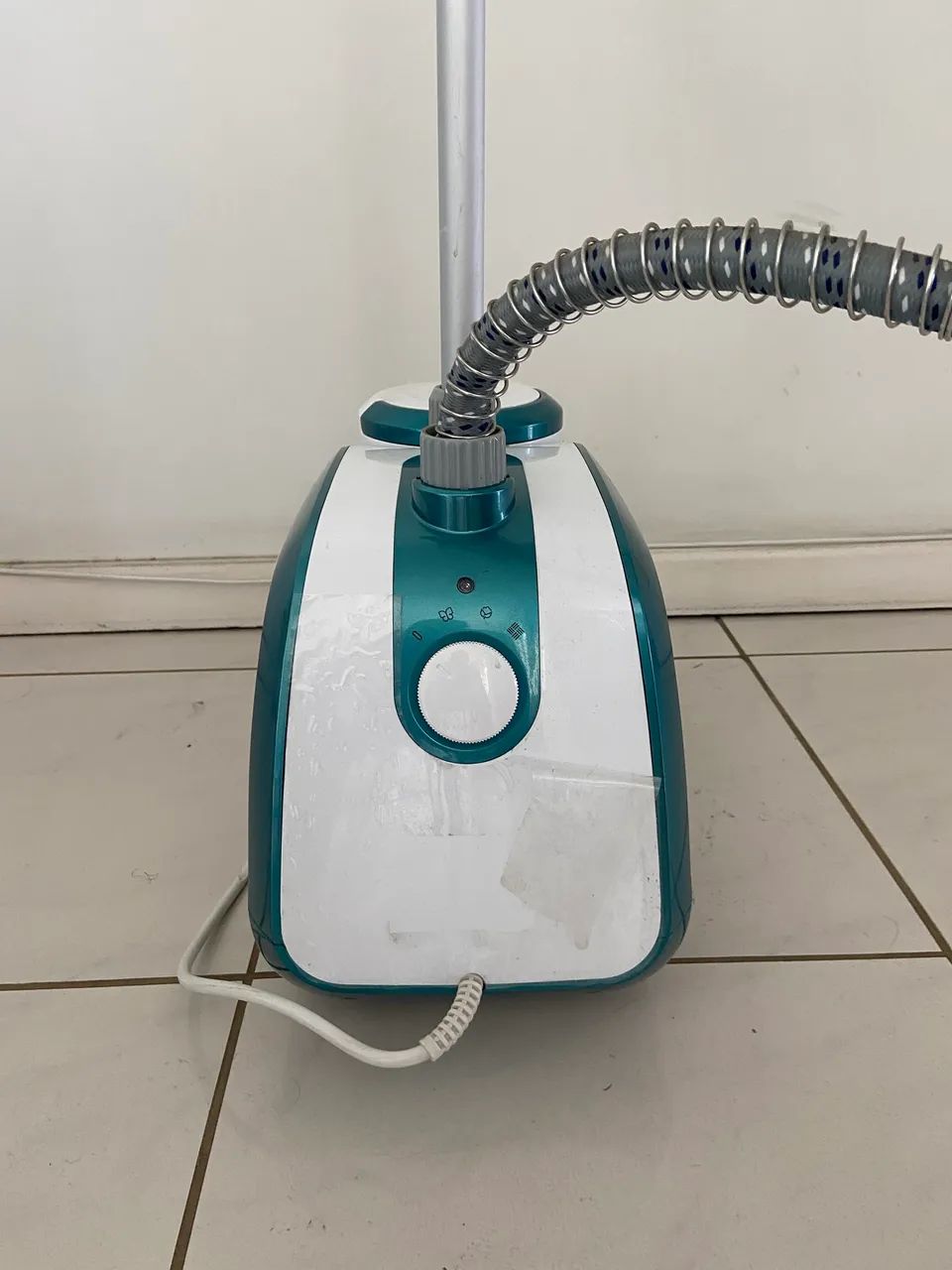 PASSADEIRA A VAPOR ELECTROLUX GTS10 220v ADESIVO DE PROTEÇÃO DE FABRICA  TODOS ACESSORIOS - Foto 4