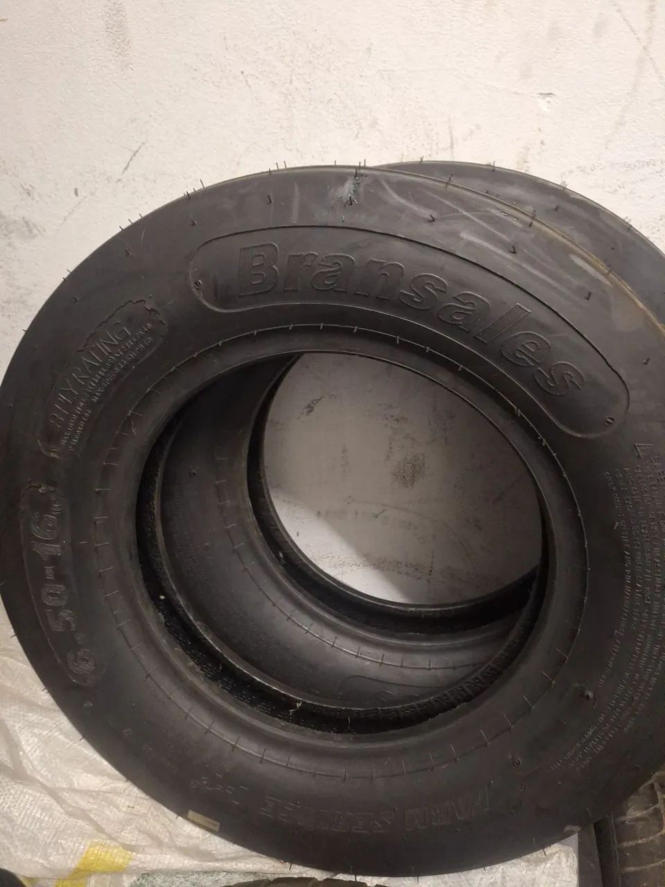 2Pneus 6.50 direcional pra  trator - Foto 4