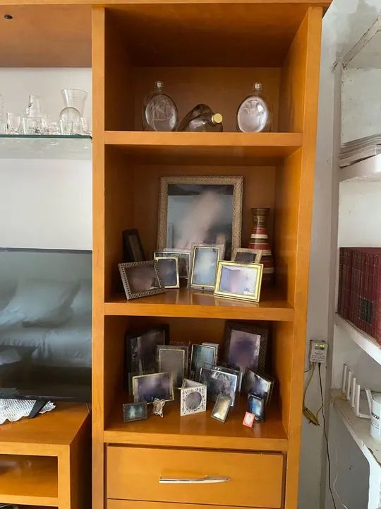 Rack de madeira para TV com prateleiras - Foto 4