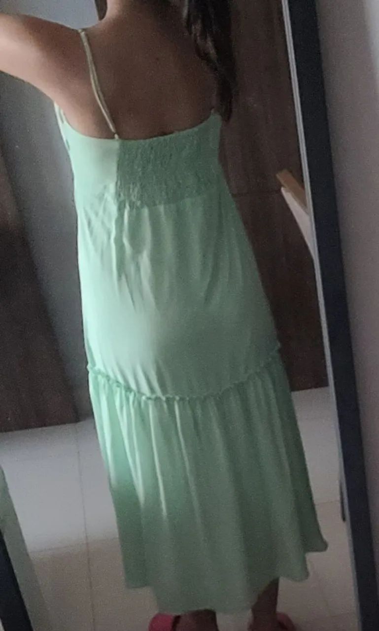 Vestido longo verde com fenda e detalhe torcido - Foto 2