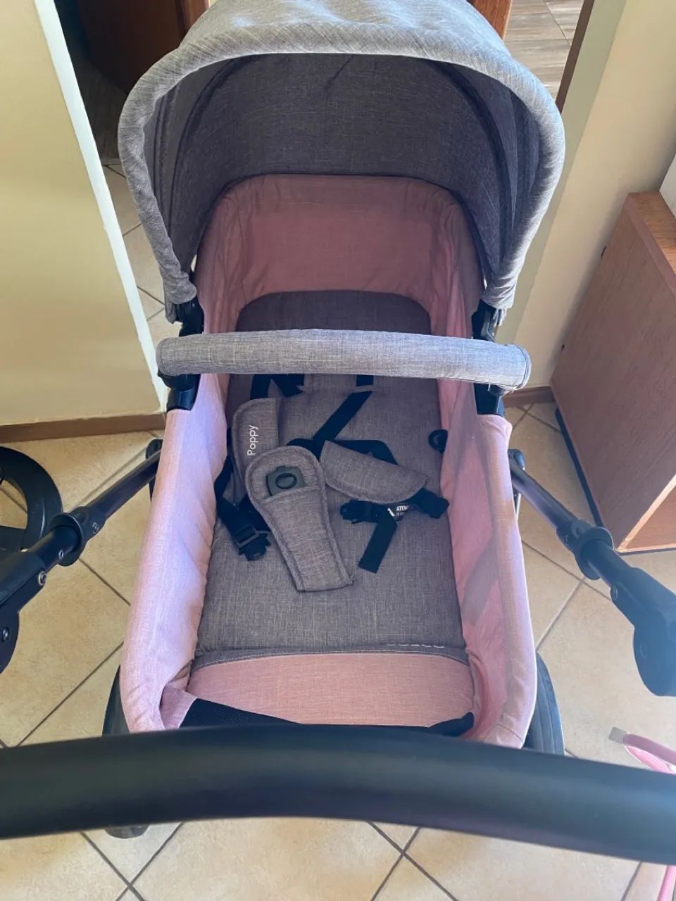 Vendo carrinho + bebê conforto 