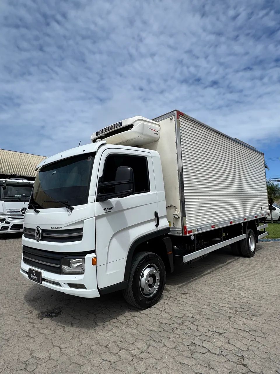 Caminhão Volkswagen Delivery 11.180 DRC 4x2 - Foto 5