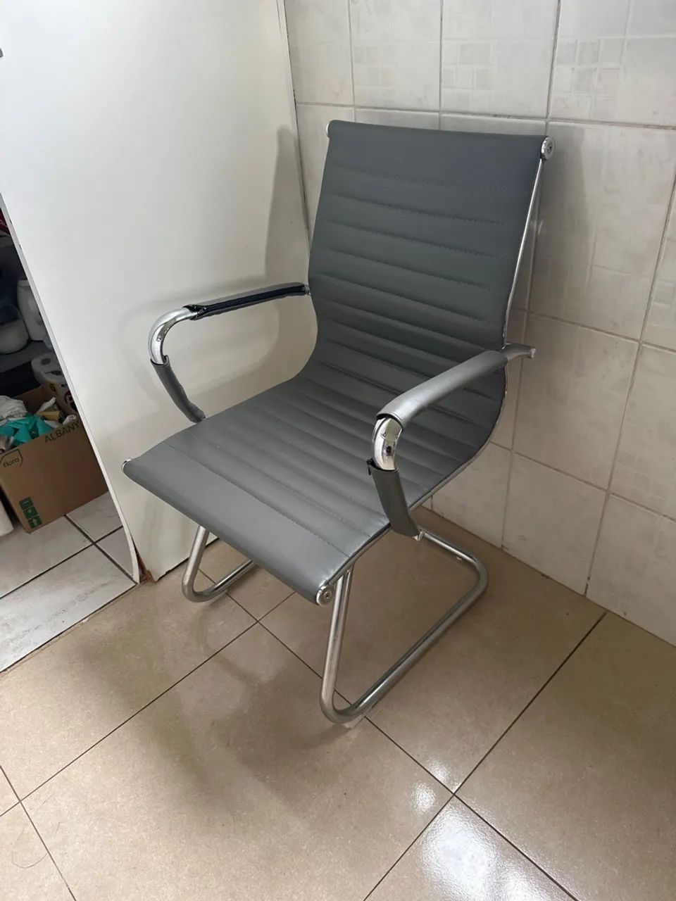 Cadeira em inox com corano.. novíssima. - Foto 2