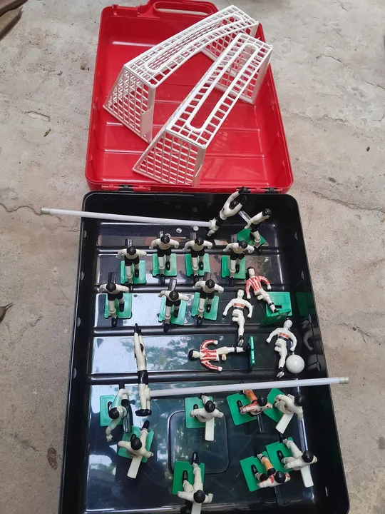 Jogo de futebol Gulliver com avarias