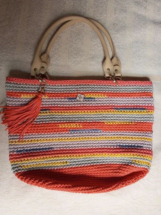 Bolsa de crochê colorida, alças couro  - Foto 2