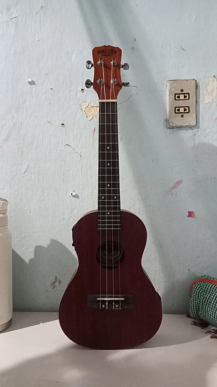 Ukulele Malibu Concert Sapele Elétrico