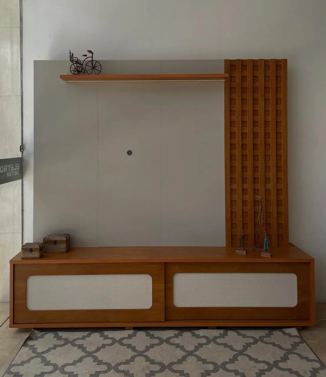 Home Marrocos Larg. 2.30m Cinamomo/Off C/LED 100% MDF para TV até 84 Polegadas