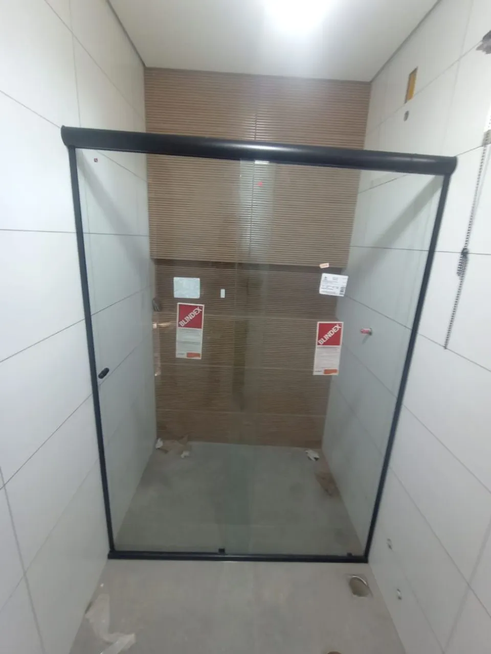 Box para banheiro com vidro temperado e perfil preto