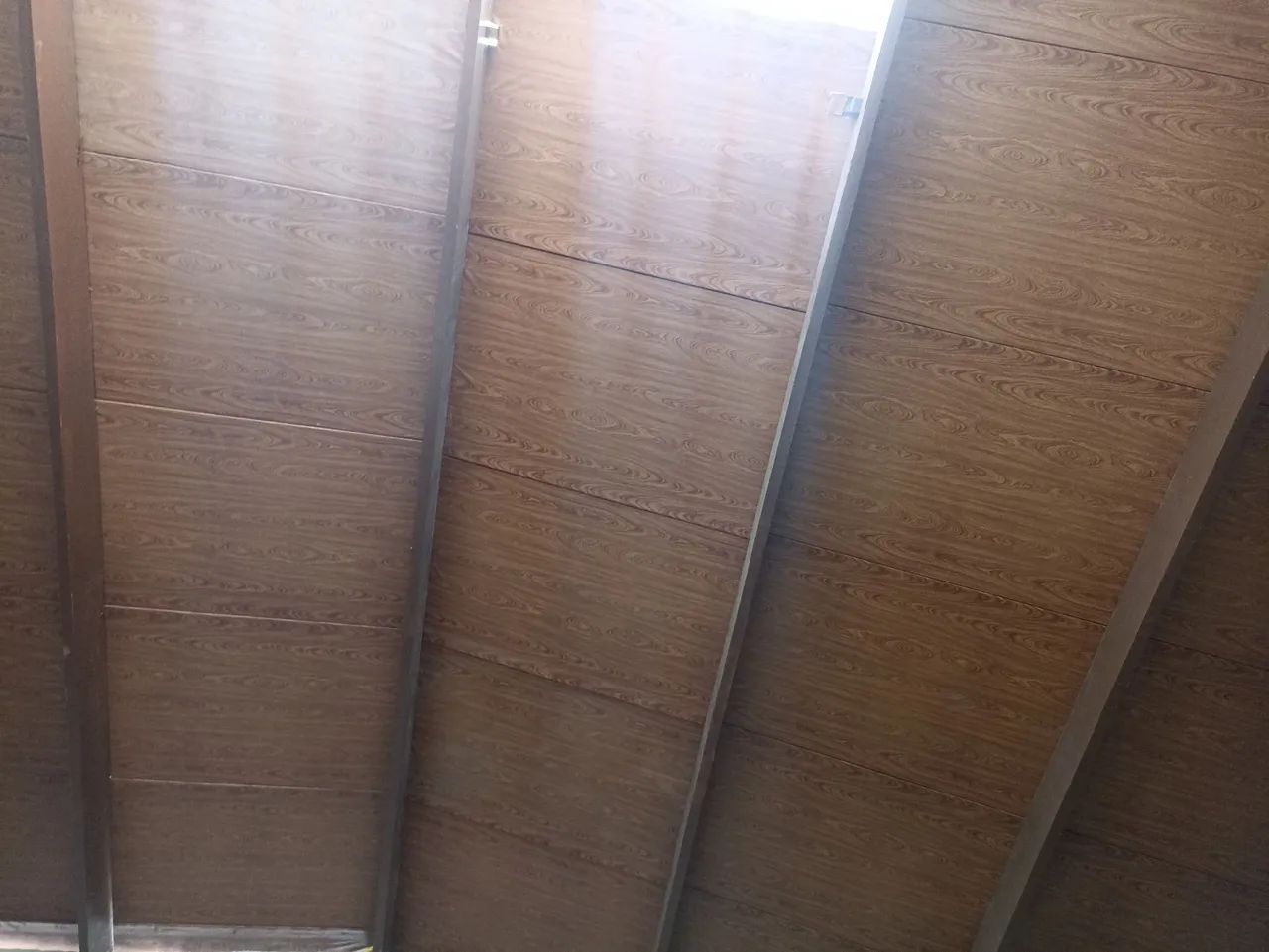 Telha térmica com forro amadeirado 