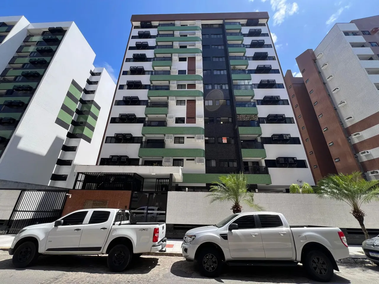 OPORTUNIDADE - Edf. Trianon 3/4 quantos - Nascente - Poço.