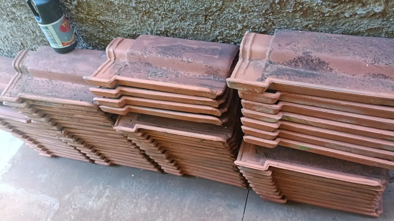 65 Telhas Romana de barro usadas,