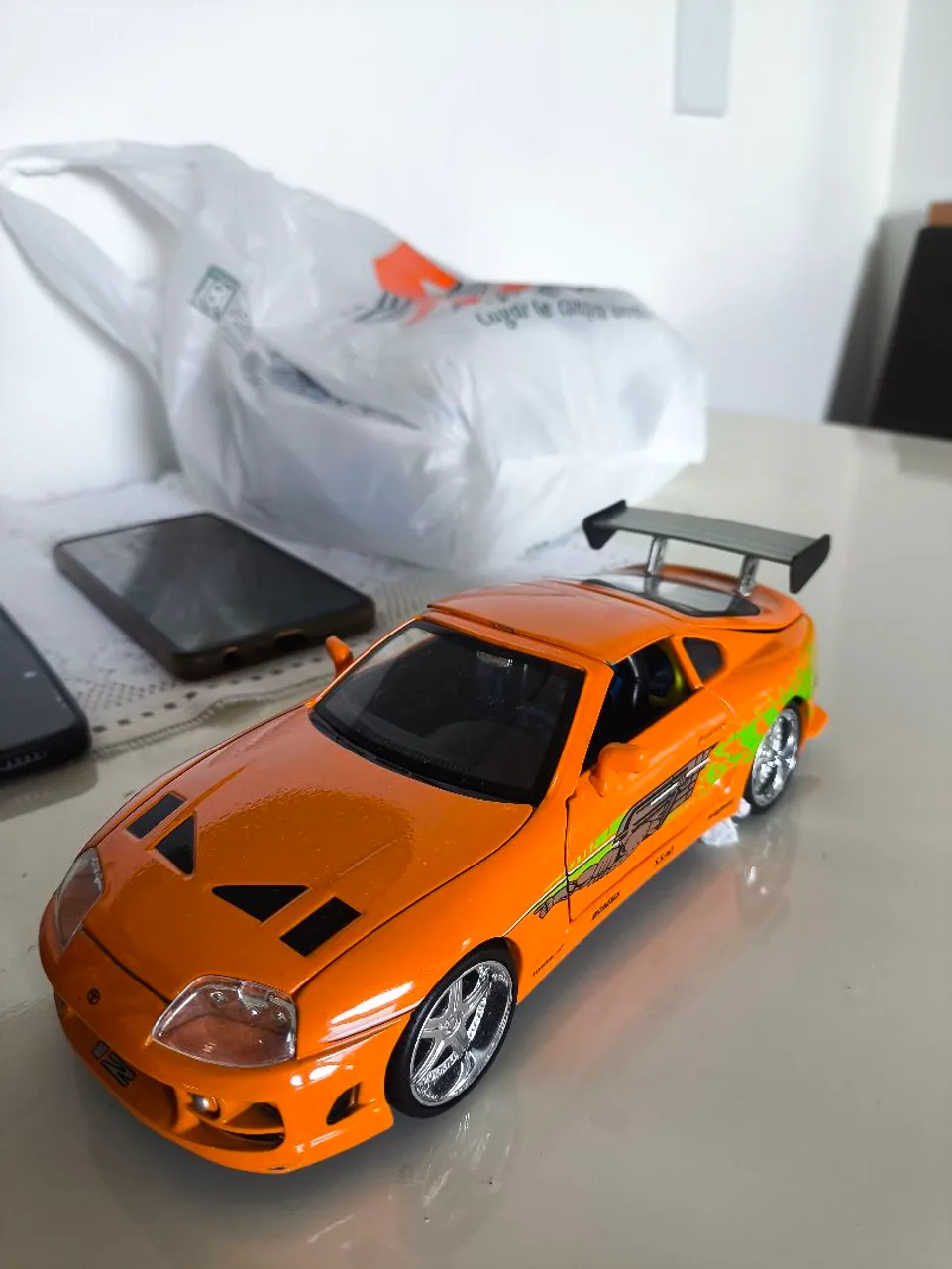 Miniatura Toyota Supra - Velozes e Furiosos (escala 1:24)