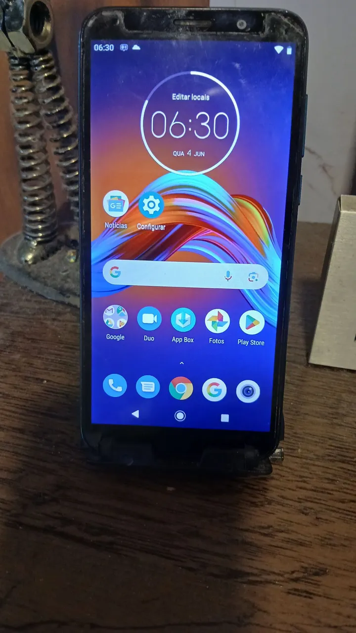 Vendo um celular moto E 6