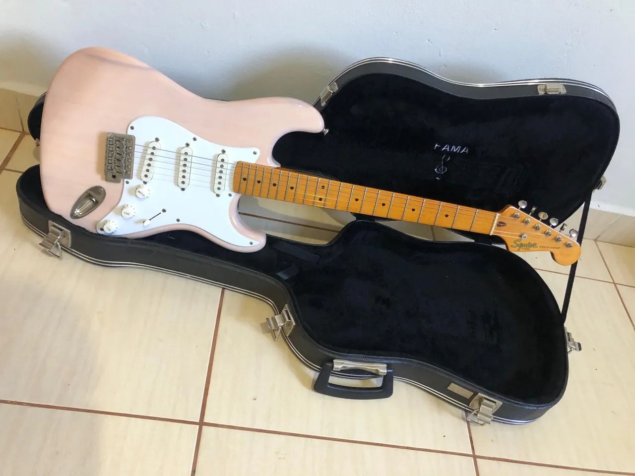 GUITARRA FENDER® SQUIER® CLASSIC VIBE 50S STRATOCASTER- WHITE BLONDE + CASE - Foto 2