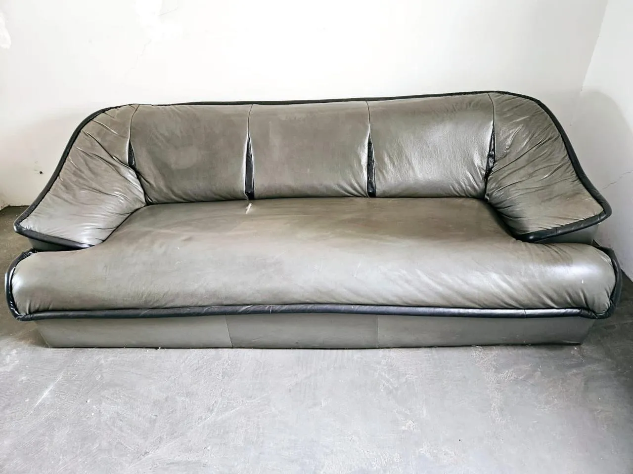 Sofá de Couro 3 Lugares e poltronas