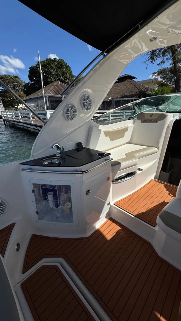 Lancha Ventura 330 Premium com Motor Volvo Pente 8.1 380Hp com apenas 282 horas  - Foto 5
