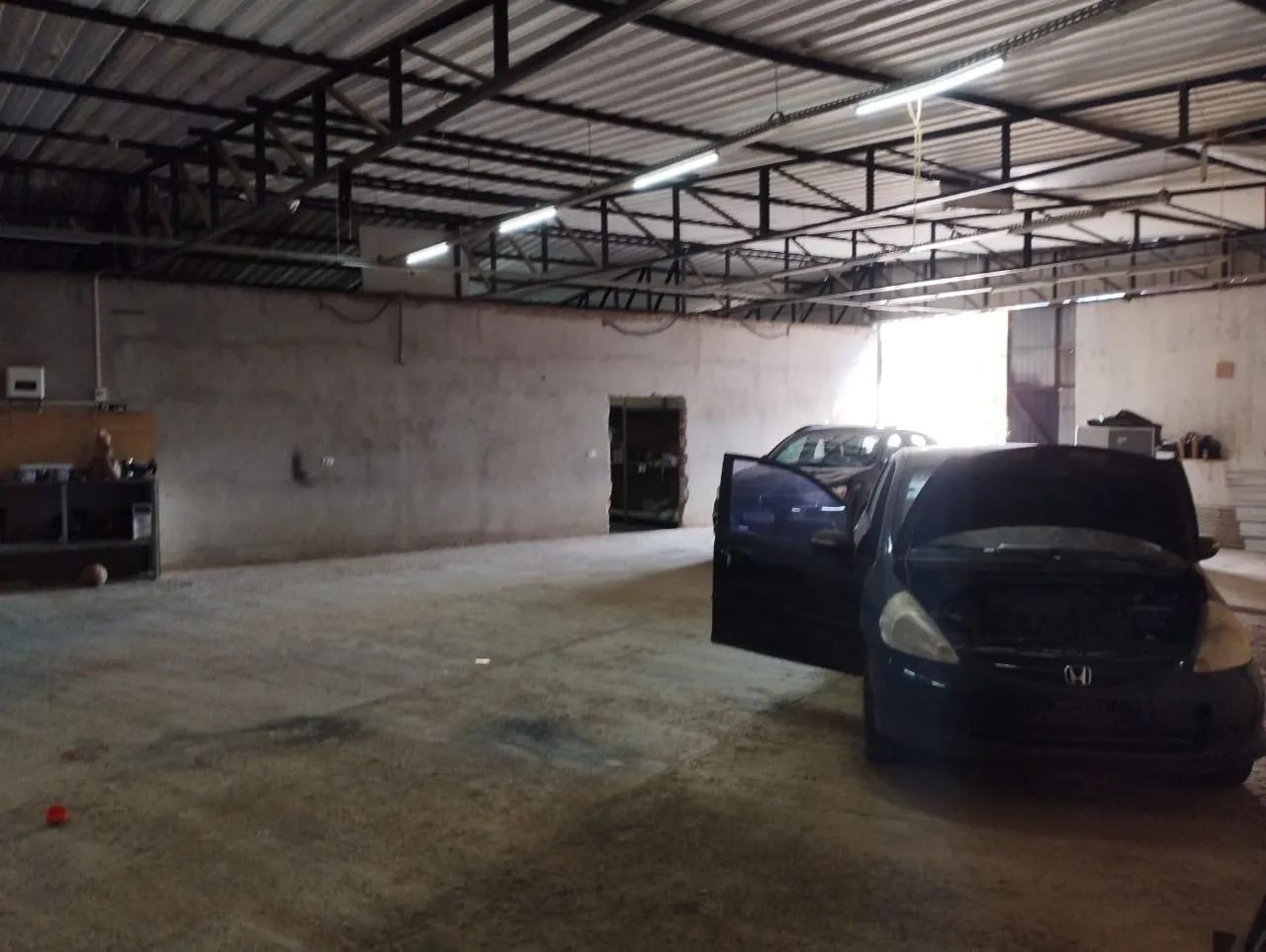 2 barracão um de 140 outro 155 Mt mais patio fica no cic   - Foto 5