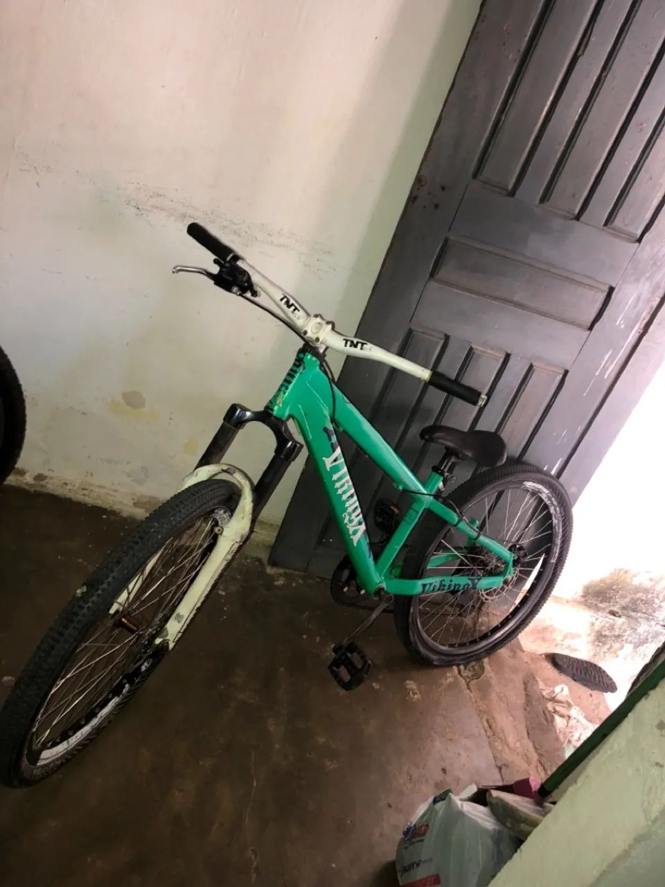 Bicicleta de mountain bike verde viking aro 29 - Foto 4