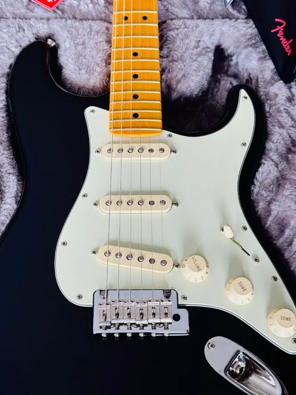 Fender American Professional II Stratocaster - Preta (Semi-Nova) - Tarracha com Trava - Foto 2