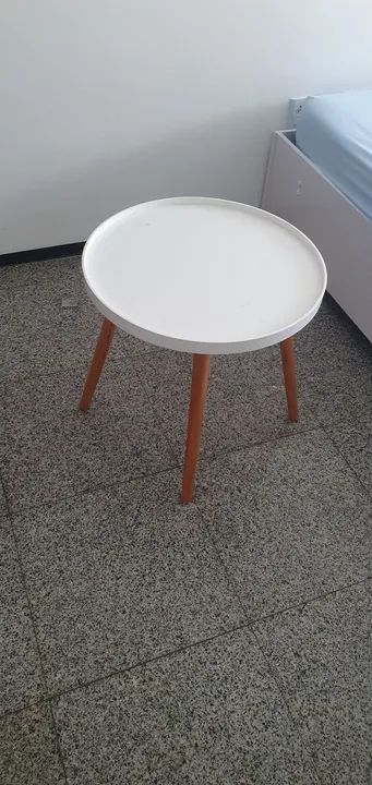 Mesa de centro redonda branca com base em madeira - Foto 2