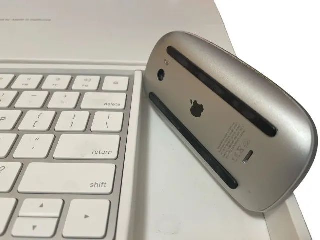 Apple Magic Keyboard2 com Magic Mouse 2 - Periféricos e Acessórios