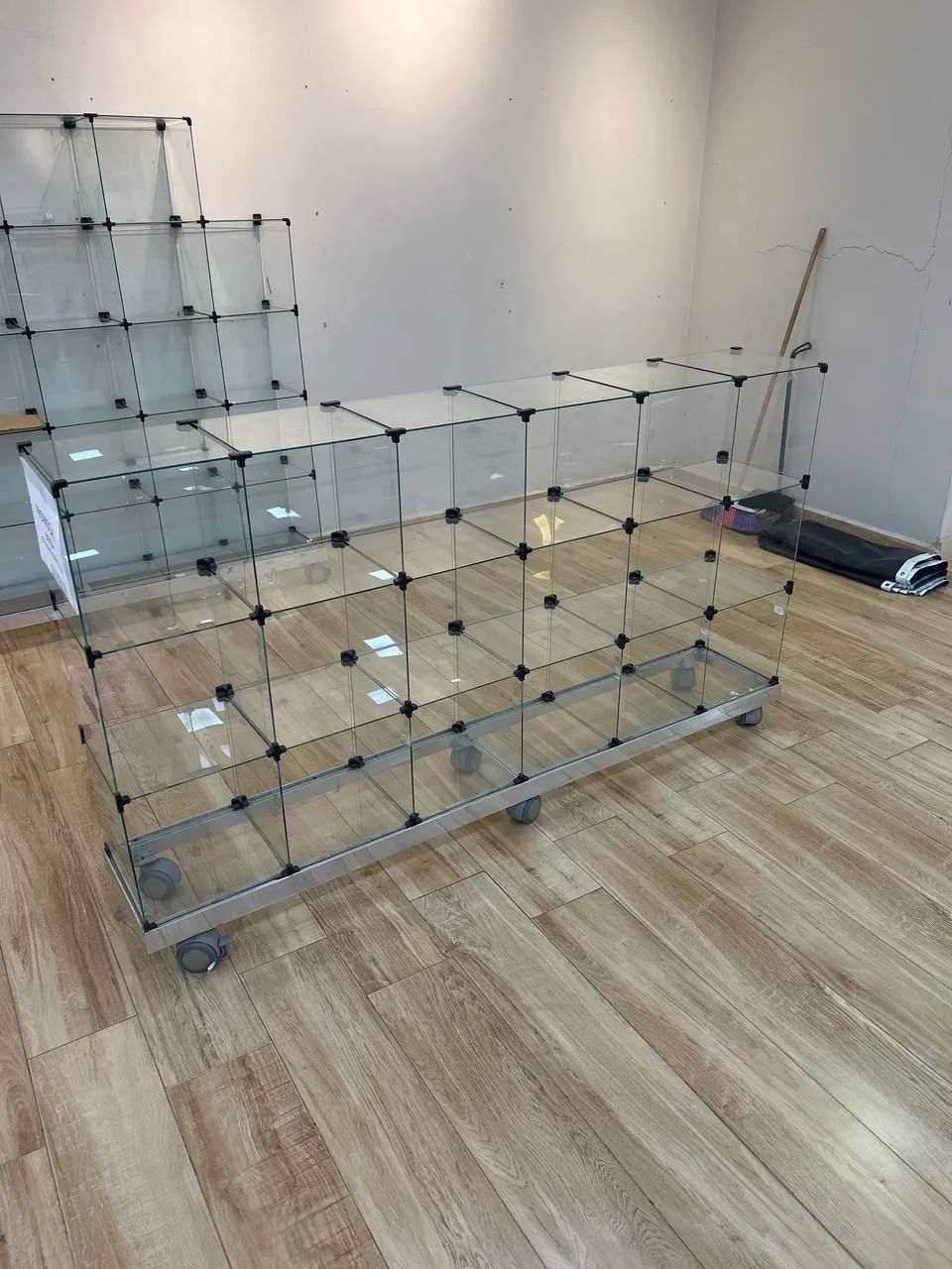Glass Display Case with Base64313448235265120