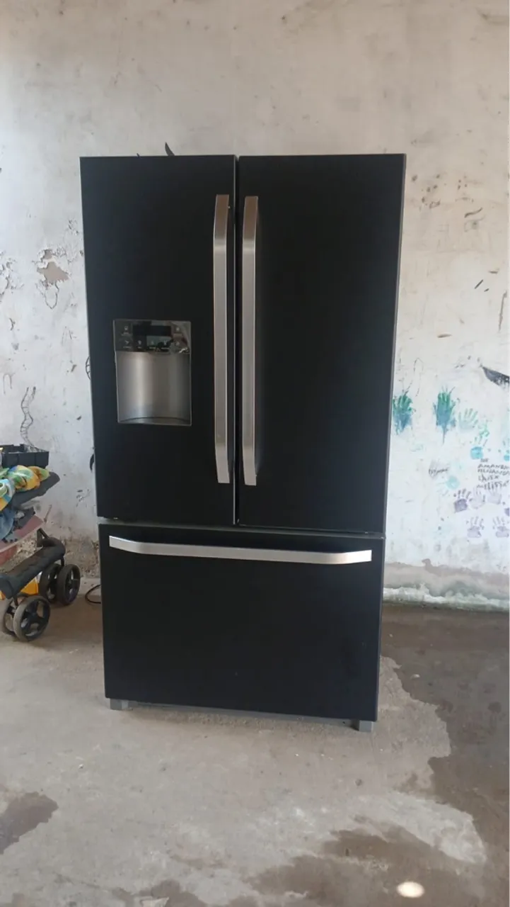 Geladeira Electrolux 650L funcionando perfeitamente frosfri