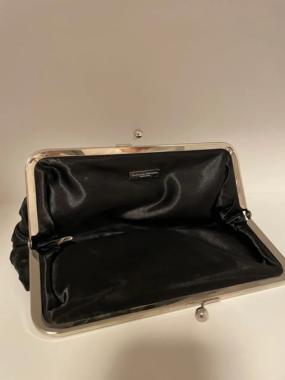 Bolsa de mão preta elegante Carolina Herrera - Foto 2