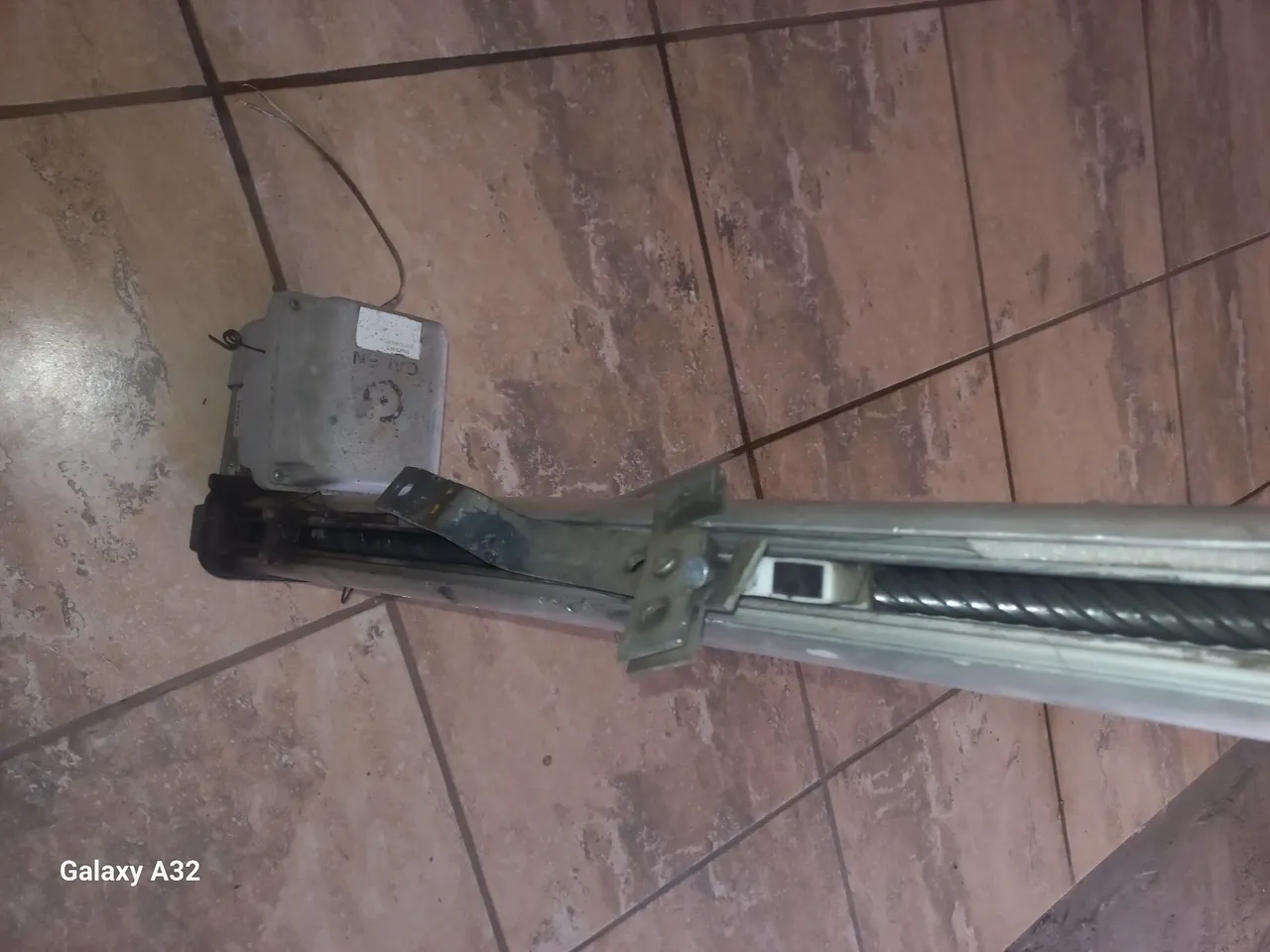 MOTOR BASCULANTE GAREN PARA PORTÃO COMPLETO COM CONTROLES EM PERFEITO FUNCIONAMENTO