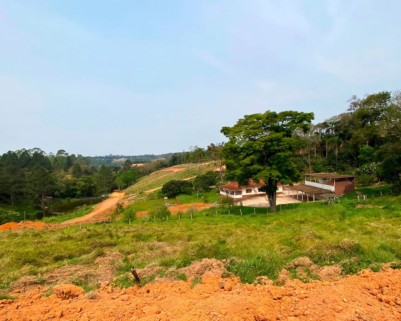 Terreno 500m² em Área Arborizada de Ibiúna-SP com Lago e Infraestrutura Completa - Foto 2