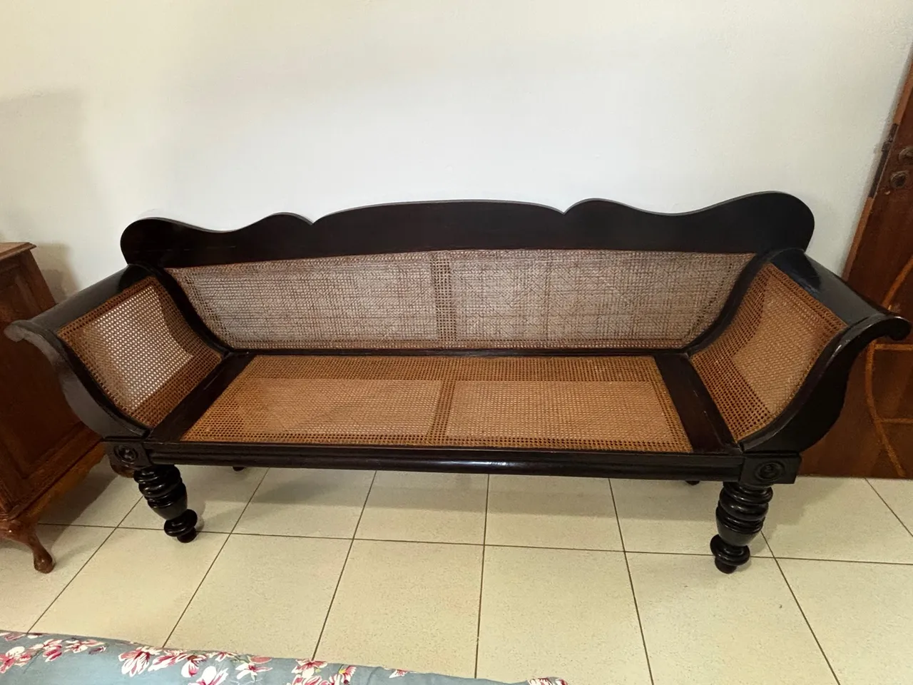 "sofa de madeira antigo" no Brasil
