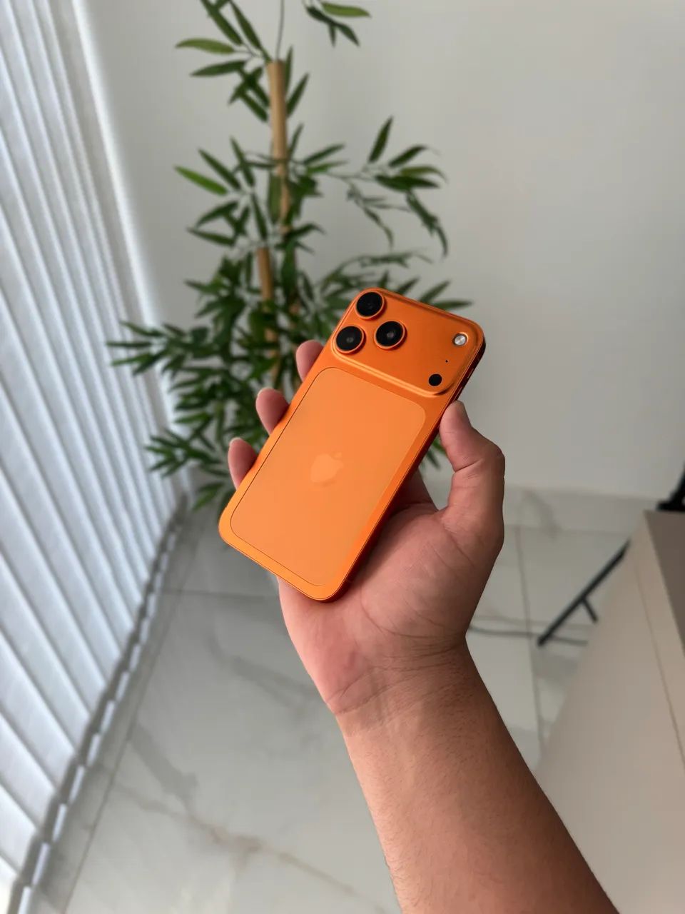 IPHONE 11 64 GIGAS ADAPTADO PARA 17 PRO LARANJA - Celulares e