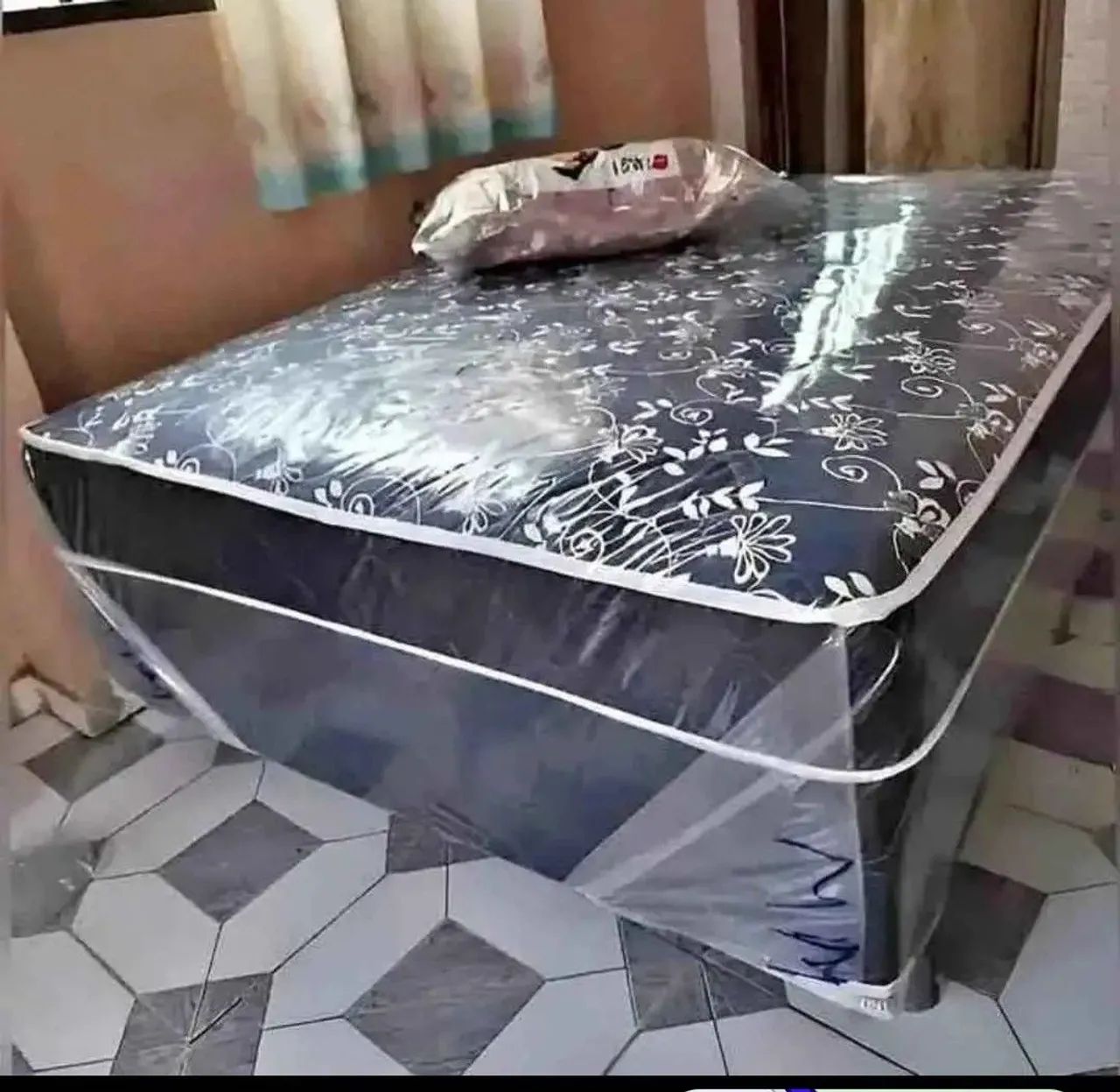 Vendo camas box novas com garantia 