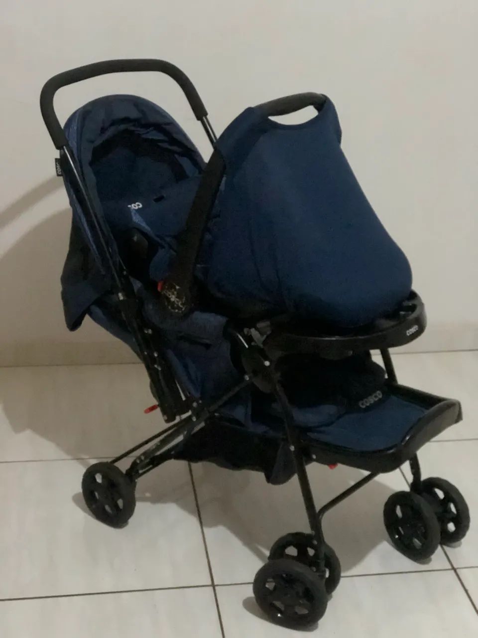 Carrinho de bebê com bebê conforto  - Foto 4