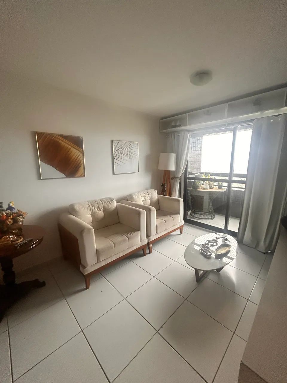 Par de Poltronas em Madeira Maciça - Design Elegante e Muito Confortáveis - Foto 2