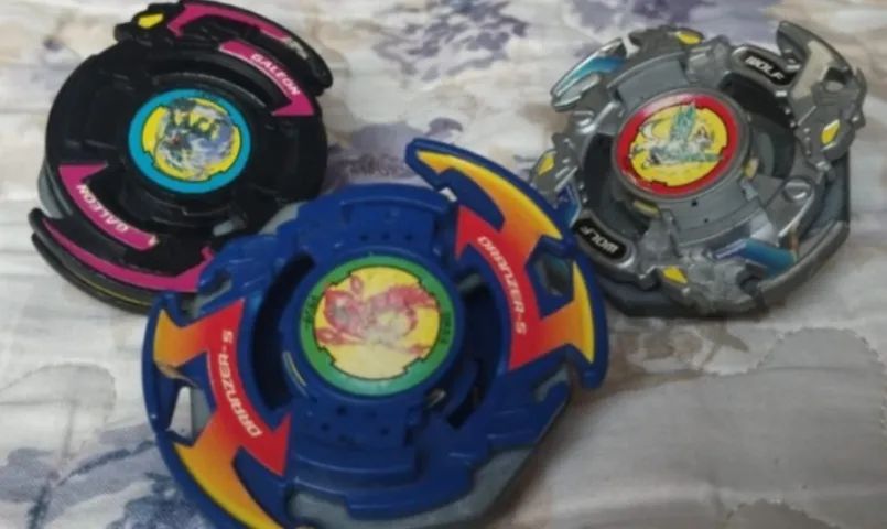 LOT BEYBLADE BAKUTEN