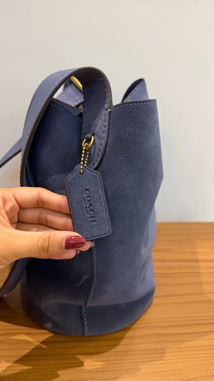 Bolsa coach bucket suede azul nova original  - Foto 2