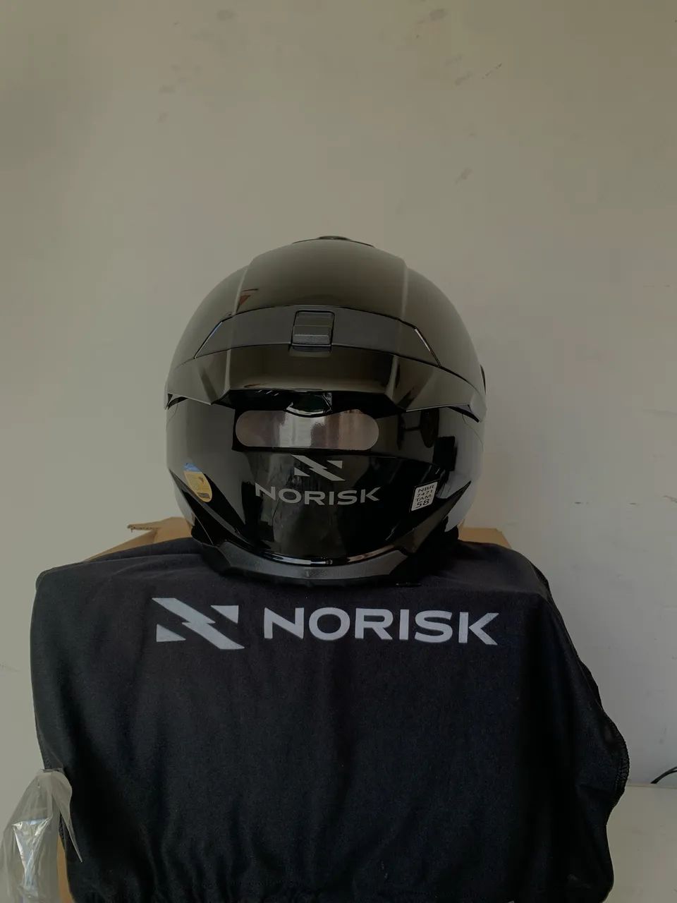 Capacete Norisk Razor Black Edition, com spoiler. TAM: 58 - Foto 4