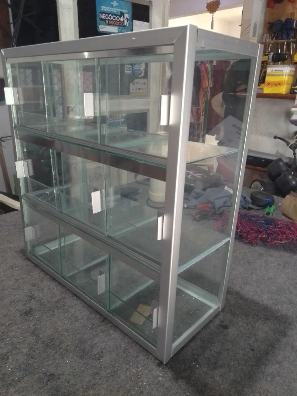 Vitrine Expositora de Bombons e Doces em Vidro e Alumínio Nova - Foto 2