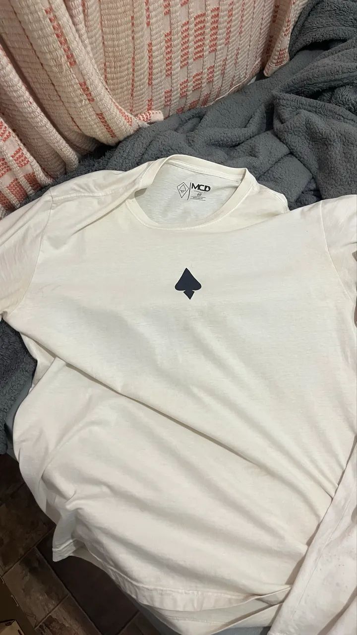 3 camisas duas mcd e uma lost - Foto 3