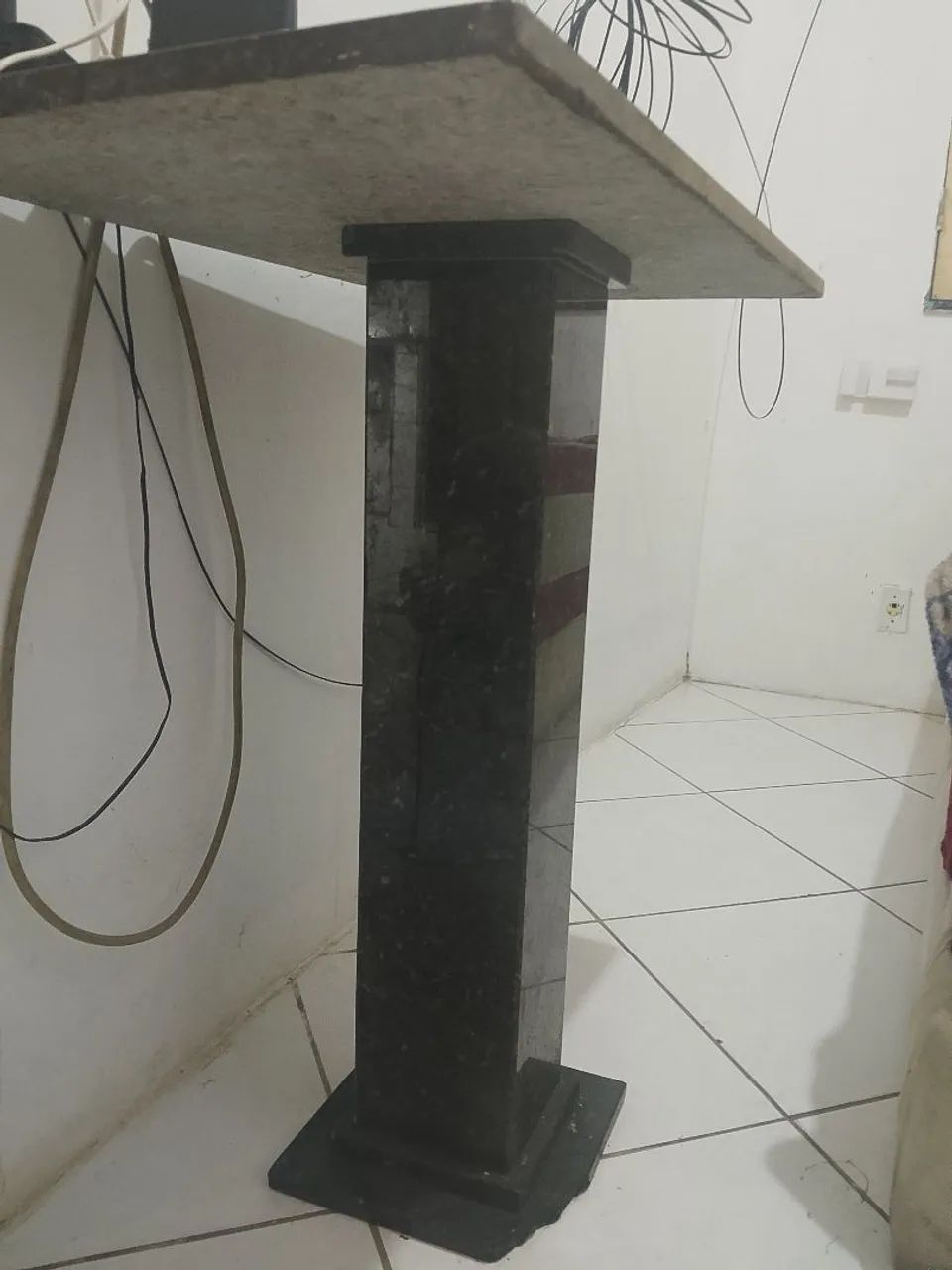 MESA DE CANTO EM GRANITO 