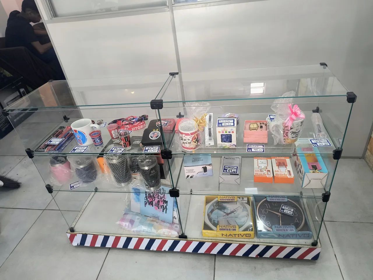 BALCÃO VITRINE MOSTRUÁRIO  - Foto 3